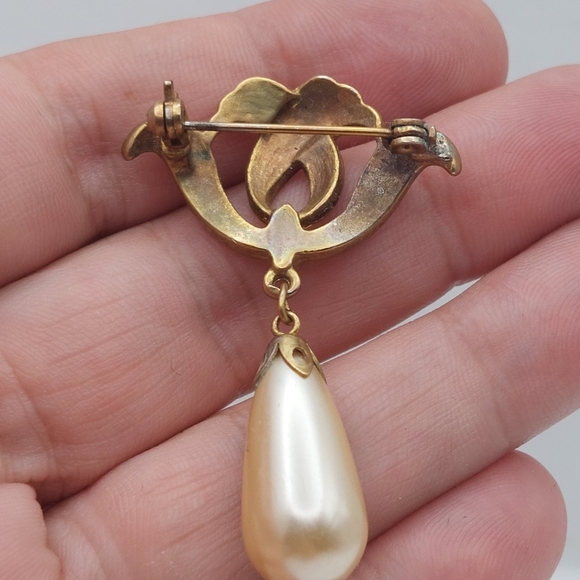 Vintage gold tone with glass stone and imitation pearl dropper brooch - Picture 3 of 3